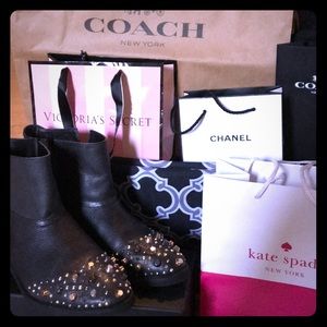 Modern Vice Stuffed Black Ankle Boots